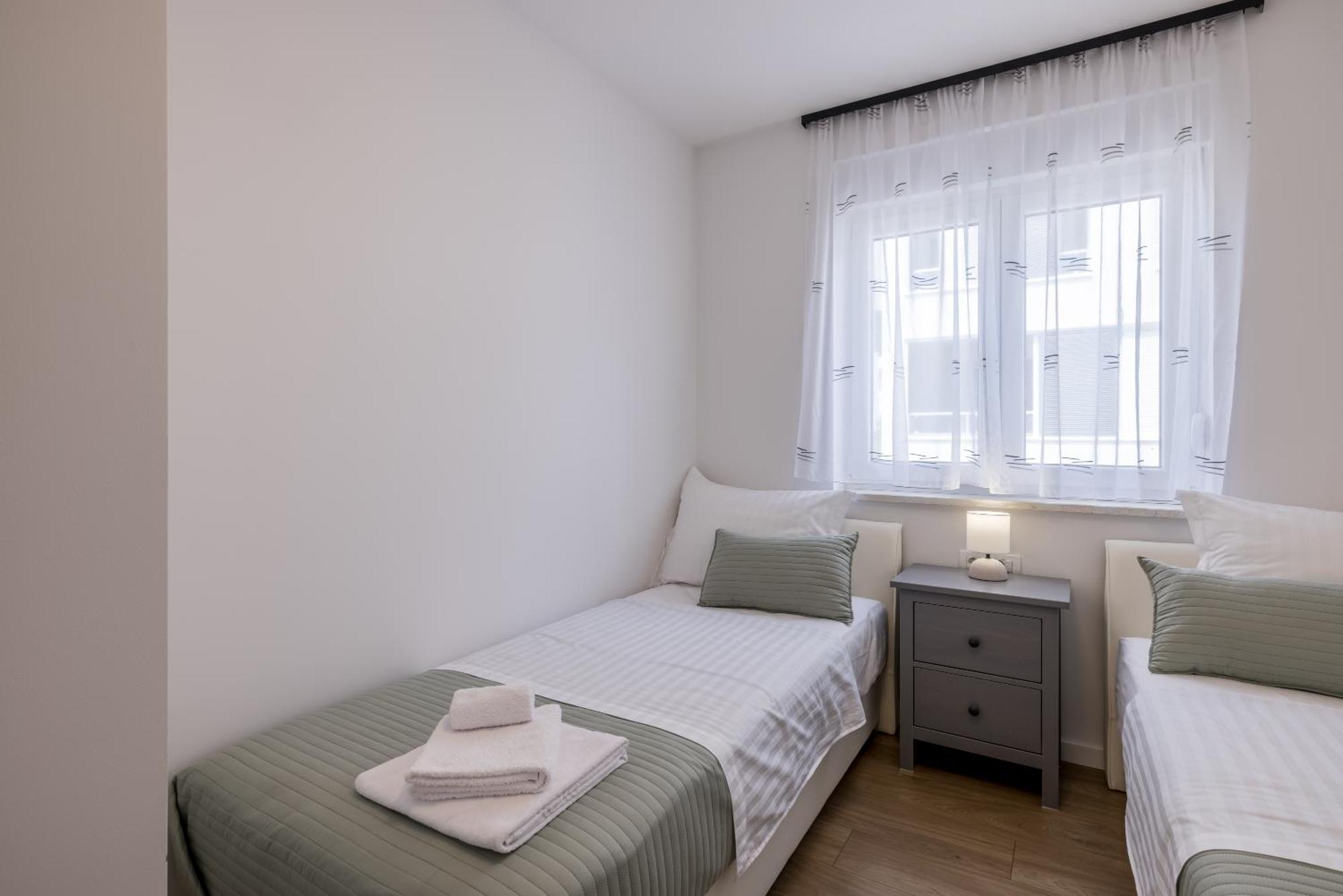 Adriatic Nest, Cozy And Modern Two Bedroom Apartment Kaštela Exterior foto